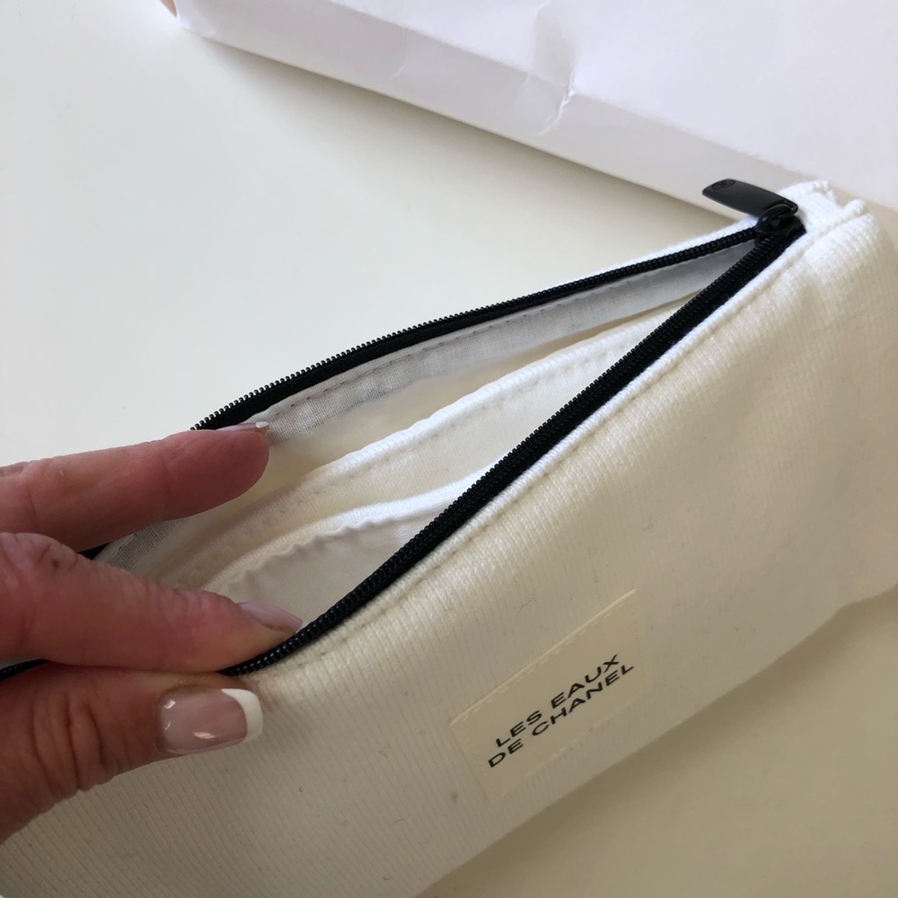 CHANEL Les Eaux Knit Cosmetic Toiletry Makeup Bag Pouch Bag VIP New in Box - Picture 12 of 12